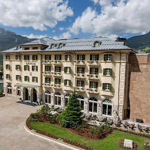 Отель Grand Savoia Cortina D'ampezzo, A Radisson Collection, Кортина-д'Ампеццо